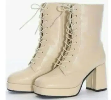 크림색 레이스업 숏부츠