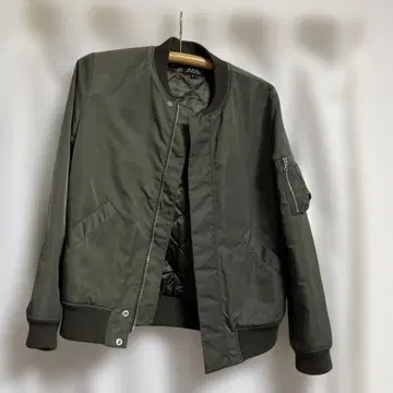 A.P.C. 올리브 그린 MA-1 자켓