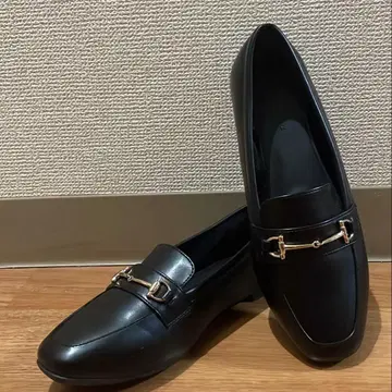 fuwaraku 블랙 로퍼 골드 금장 장식 포함