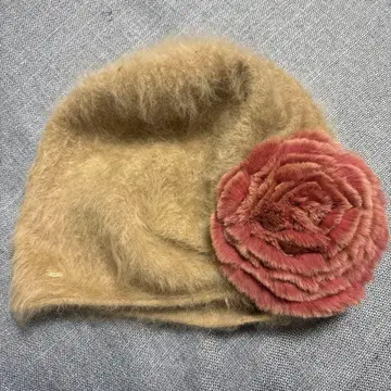 [새상품급] CA4LA 베이지 꽃 모티브 니트 모자