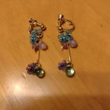 꽃 모티브 골드 귀찌