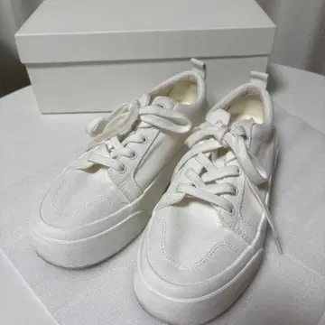 COS 청키 캔버스 스니커즈 23.5