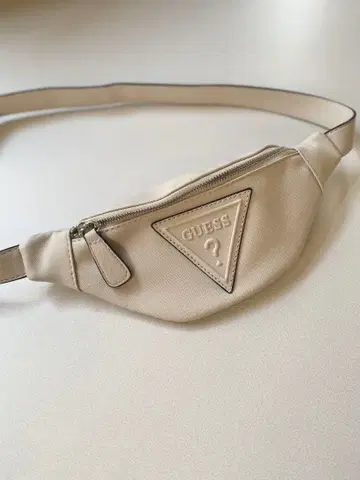 GUESS 게스 바디백 웨스트 파우치