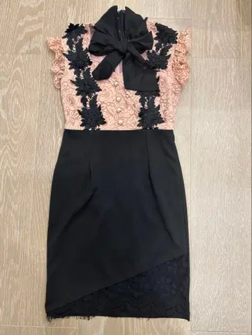 레이스 리본 포함 타이트 드레스