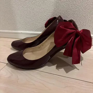 버건디 리본 포함 펌프스 35