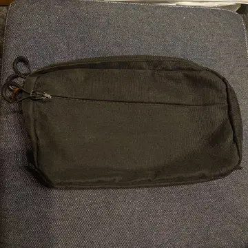 블랙 숄더백 내 포켓 부착