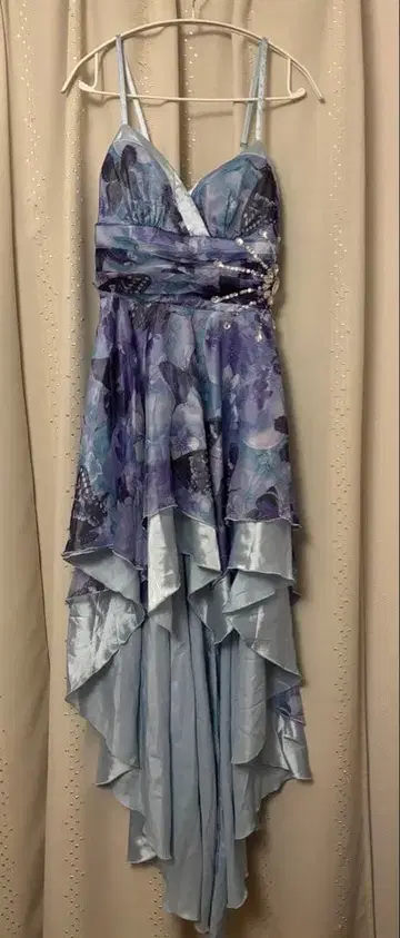 비대칭 비쥬 장식 드레스