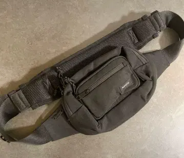 [새상품급] POMULU 힙시트 숄더백 블랙