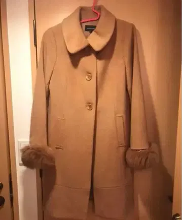 QUEENS COURT 베이지 롱 코트