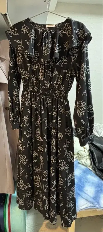 꽃무늬 긴팔 원피스 블랙