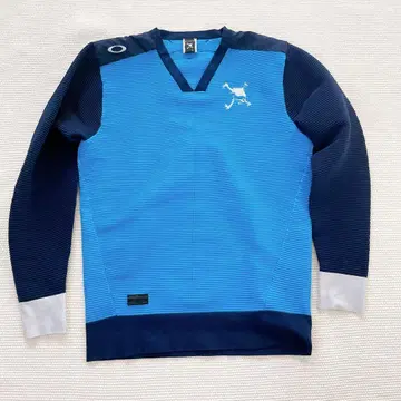 오클리 스컬 V넥 스웨터 L 사이즈