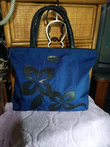 이비자 네이비 플라워 디자인 토트백