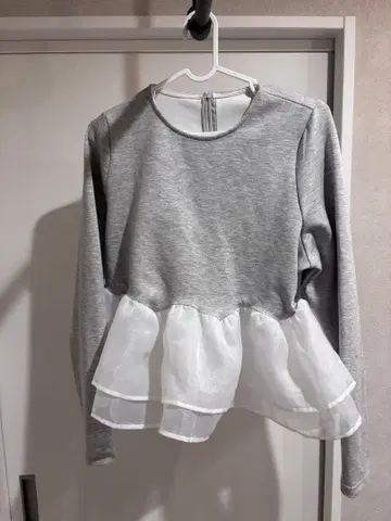 La-gemme 라지엠 시어 프릴 티어드 페플럼 도킹 상의