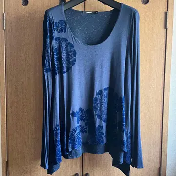 Desigual 네이비 긴팔 T셔츠 M