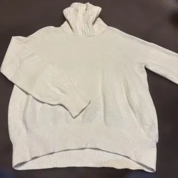 스픽앤스팬 캐시미어 혼방 화이트 터틀 니트 스웨터