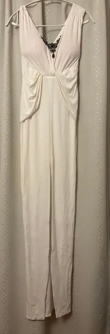 화이트 V넥 롱 점프수트