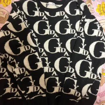 GYDA 패턴 니트탑