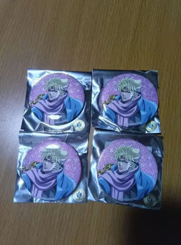 죠죠의 기묘한 모험 죠죠월드 전투조류 시저 캔뱃지 4개 세트