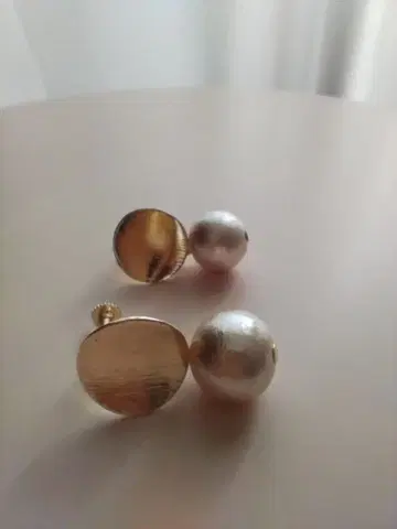 [ 익명 배송 ] 펄 장식 골드 귀찌