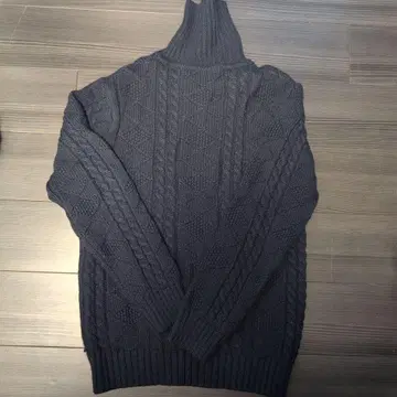 BARNEY'S NEW YORK 케이블 니트 터틀넥