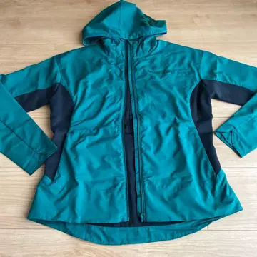 데상트 히트 네비 얇은 소재 자켓