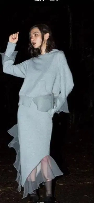 언쓰리 UN3D. 플레어 타이틀 스커트 컨디션 최상 36 사이즈 그레이