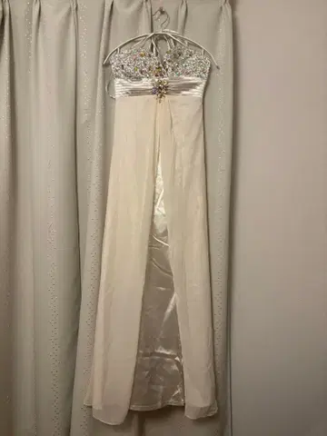 아이보리 비즈 장식 롱 드레스