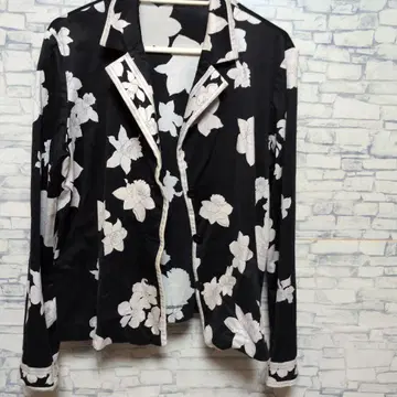 레오나르 플라워 프린트 테일러드 자켓 화이트 블랙
