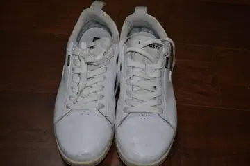 Lacoste 화이트 스니커즈