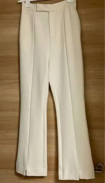 새상품 택 포함 아 팬츠 슬릿 포함 슬랙스 XS 화이트 흰색