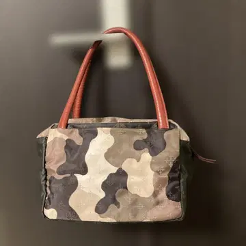 러셋 큐브형 백 카모 패턴