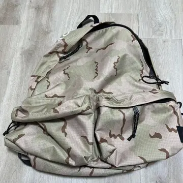 EASTPAK 카모플라쥬 백팩