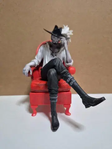 원피스 CREATOR x CREATOR 매의 눈 미호크 의자 특별 색상