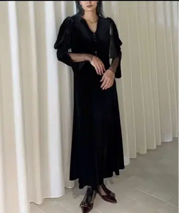 Ameri Vintage VELOUR PUFF SLEEVE DRESS