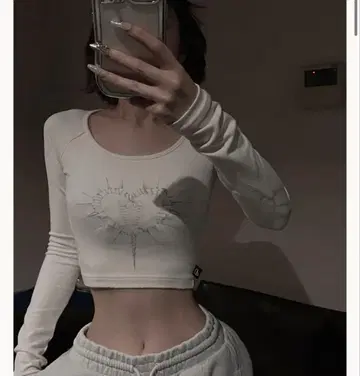 Darich 하트 모티브 크롭 상의