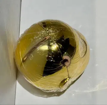 골드 구형 캡슐 토이