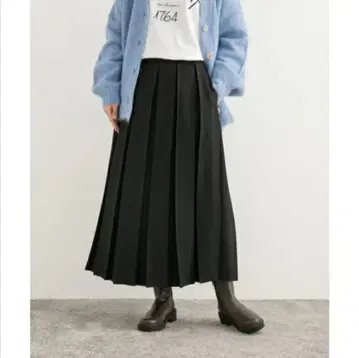 어반 리서치 도어스 와이드 피치 플리츠 스커트 블랙 M 사이즈