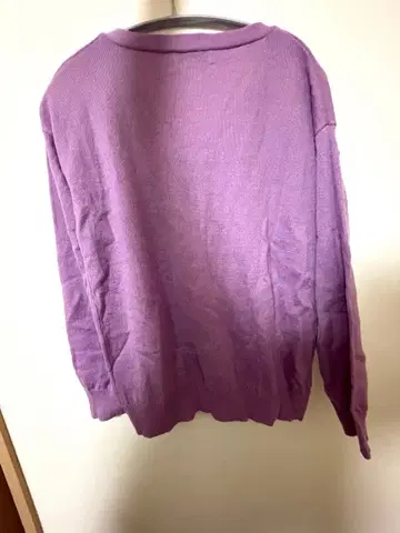 BORN 보라색 V넥 긴팔 스웨터