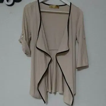 베이지 블랙 트림 가디건