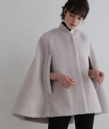 LE PHIL 울 보아 케이프 코트