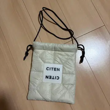 CITEN 패디드 복조리 숄더 베이지