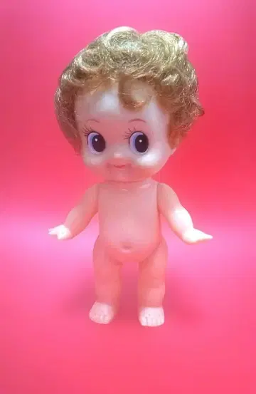 머리카락이 있는 파마 큐피