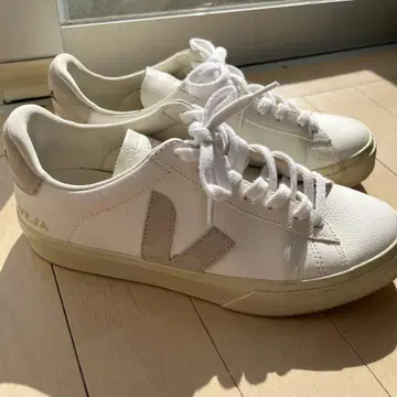 VEJA 화이트 스니커즈