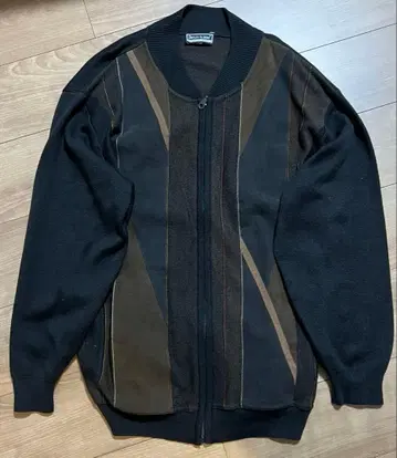 지퍼 달린 긴팔 니트 스웨터 블랙