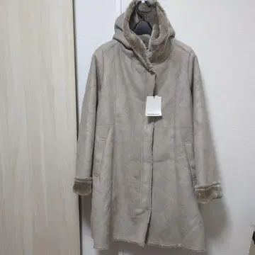 새상품 INTERPLANET 후드 부착 무스탕 코트 베이지