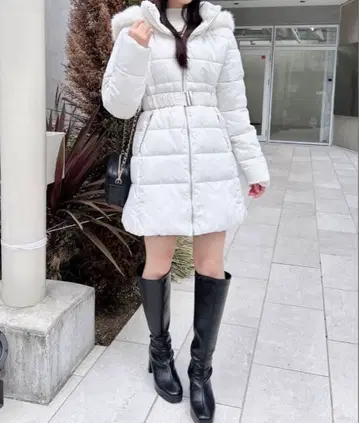 INGNI 후드 부착 화이트 롱 코트