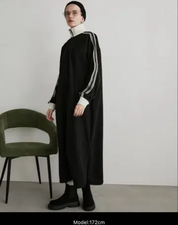 Auntie Rosa Holiday 하프 지퍼 트랙 저리 원피스