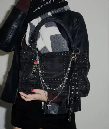 DTYYPE 빈티지풍 스터드 라인 핸드백