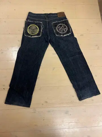 구제 의류 스트레이트 데님 문장 포함