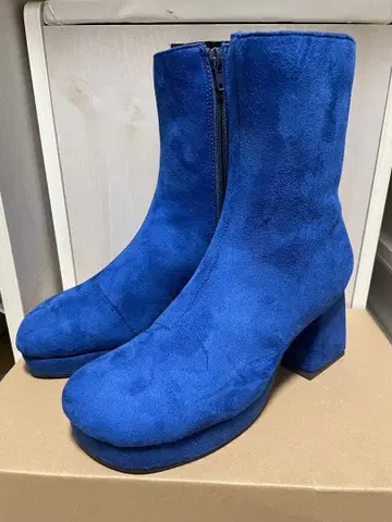 [ 새상품 ] 파란색 스웨이드 부티 높은 힐 S 사이즈